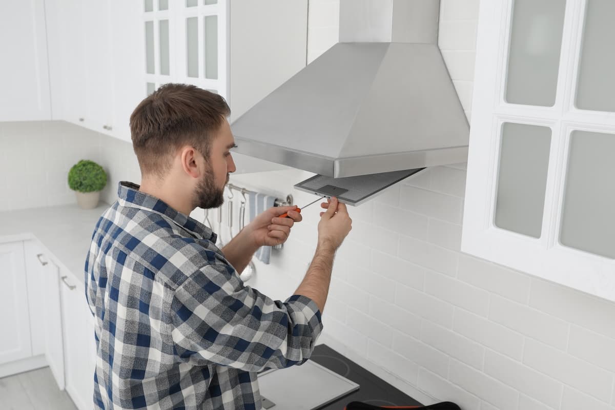 Installera köksfläkt – själv eller med hantverkare?