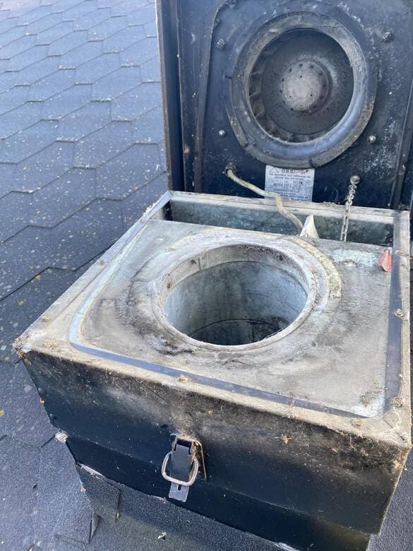 Gammal frånluftsfläkt tak