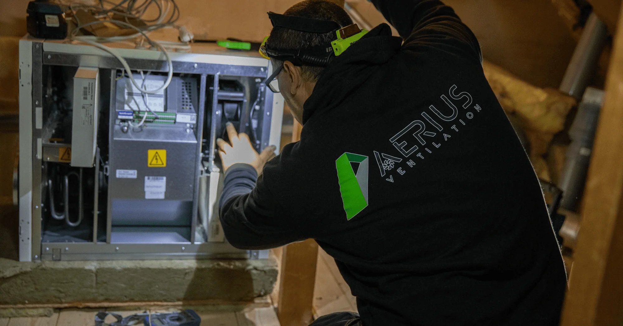 tekniker på Aerius som utför ventilationsrengöring i Tyresö