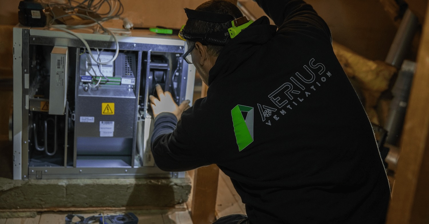 ventilationsrengöring-järfälla Tekniker utför ventilationsrengöring i Järfälla